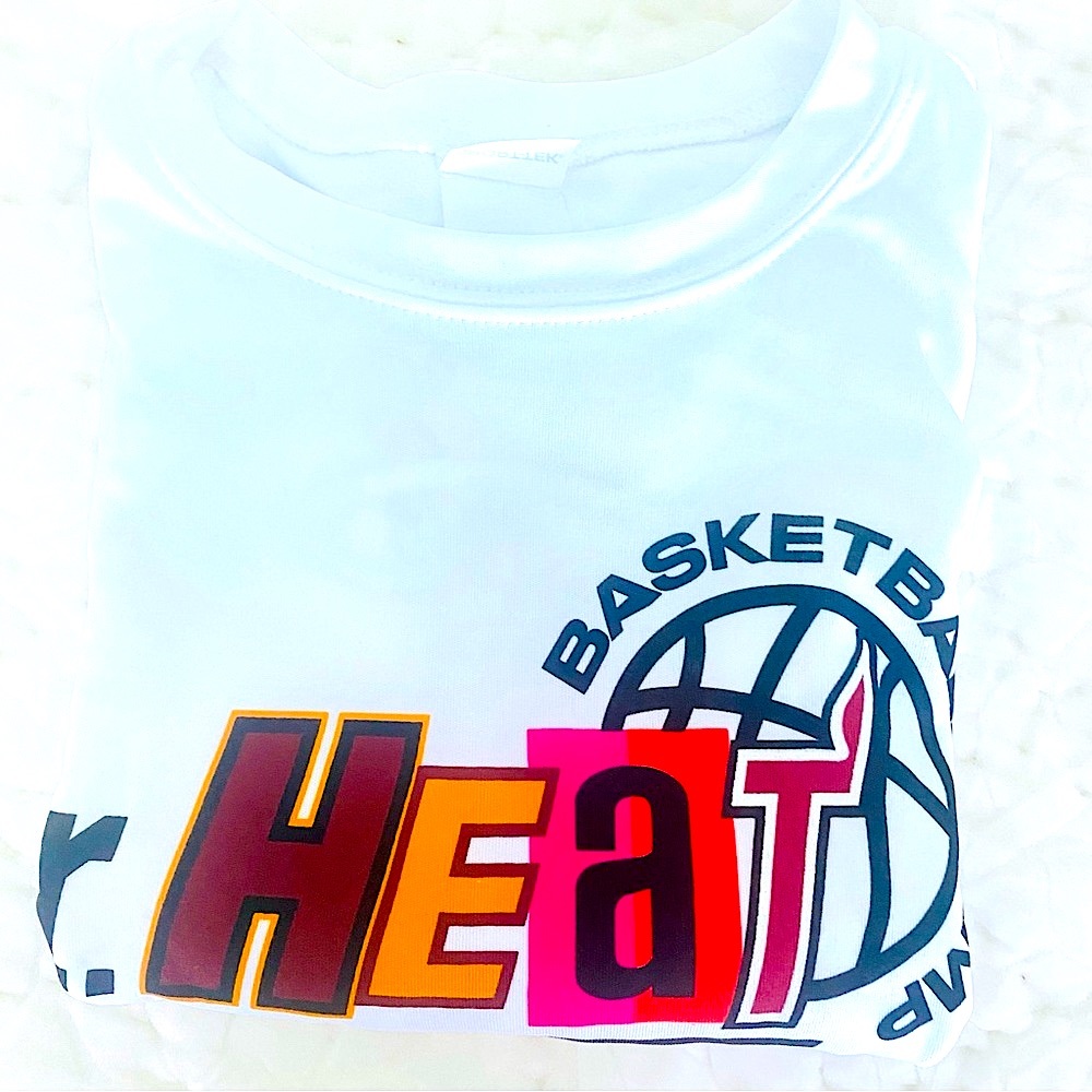 🏀Boys “Miami Heat” Basketball Camp Shirt SZ M (Y)